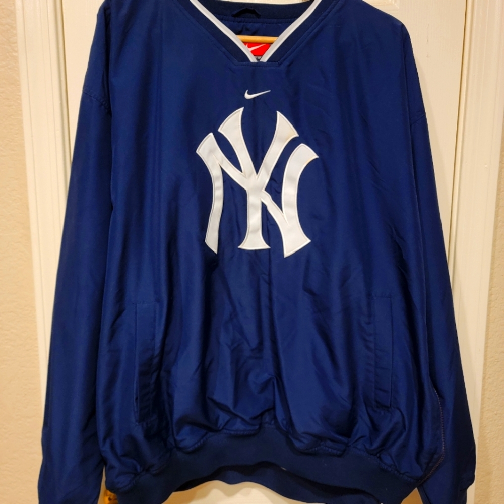 New York Yankees Pull Over Light Weight Jacket.